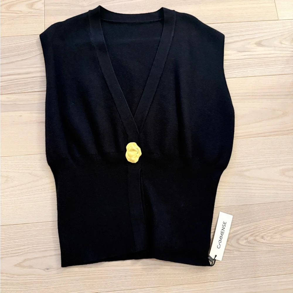 COMMENSE V-NECK BUTTONED DETAIL SWEATER VEST BLACK MEDIUM GOLD BUTTON - Picture 6 of 7